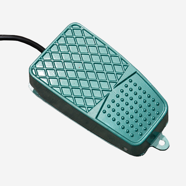 Flejadora automática de mesa SPK 1600 accionamiento mediante pedal